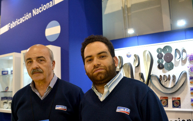 Mariano Sacco en el stand de Doble A - ExpoFerretera