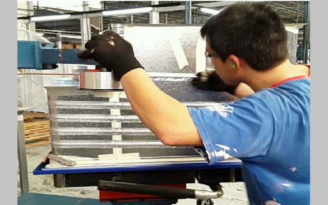 Cinta de aluminio utilizada en al armado de heladeras